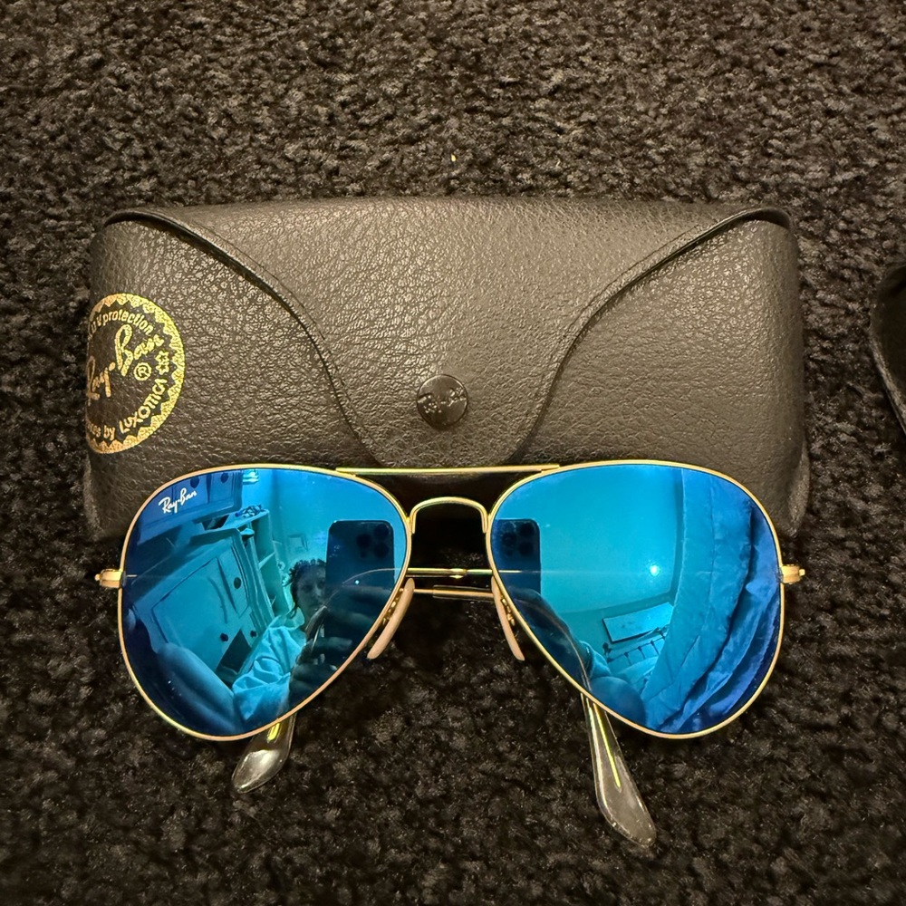 Ray-Ban Aviator Sunglasses with Reflective Blue Lenses